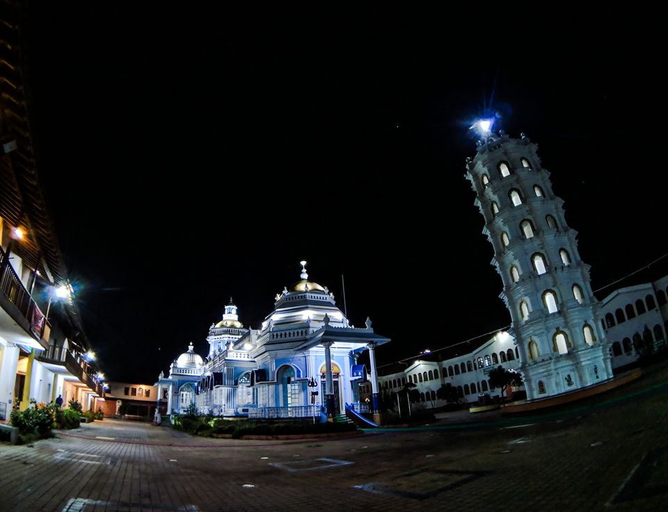Photo of Shri Mangesh Temple Parking Lot, Mardol, Goa, India by Ashish