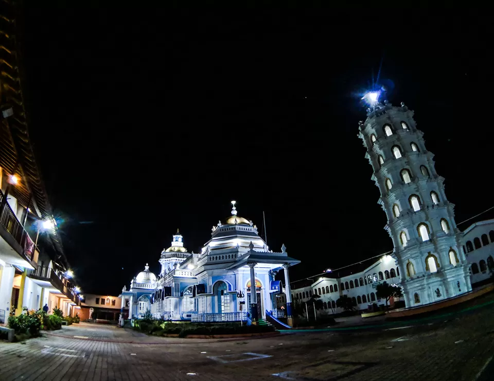 Photo of Shri Mangesh Temple Parking Lot, Mardol, Goa, India by Ashish