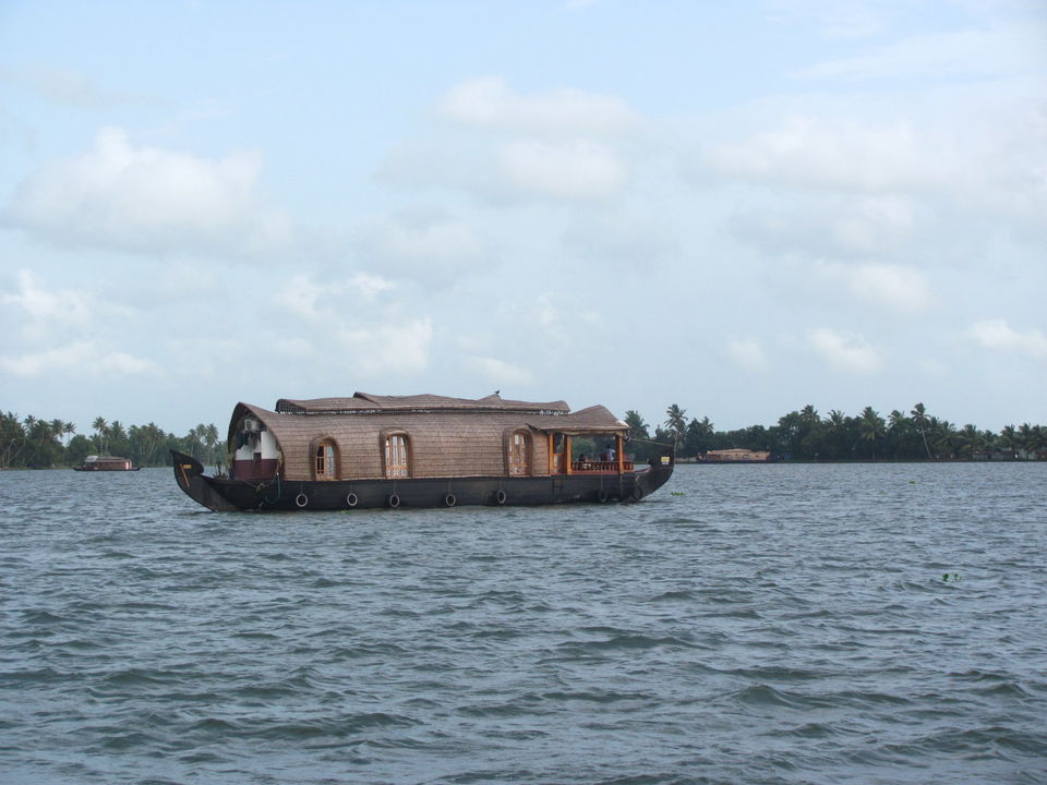 Photo of Kerala Calling-Discovering some alleys of 'God's own country': Thrissur, Munnar, Allepy and Kochi 14/30 by Kishnaa Samana