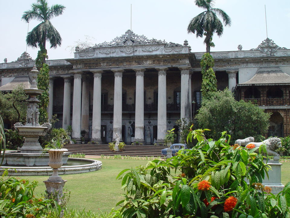 Photo of Unlikely Spaces to Discover Art in Kolkata 3/5 by Kishnaa Samana