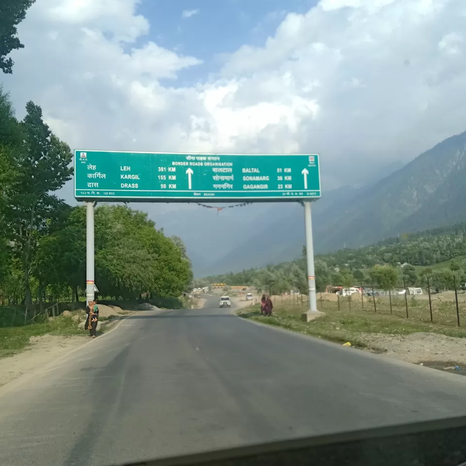Photo of Srinagar by 𝙶𝚊𝚞𝚛𝚊𝚟 𝙺𝚘𝚑𝚕𝚒✨ 