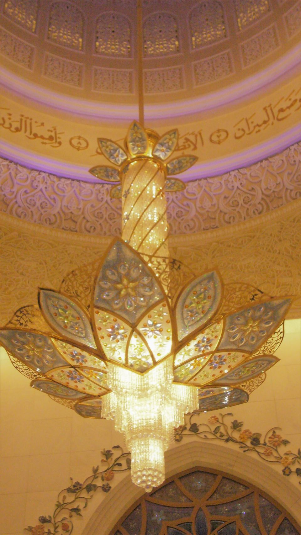Photo of Take a look inside an Abu Dhabi gem—My day trip to the Sheikh Zayed Mosque in UAE 6/10 by Smitha Aji
