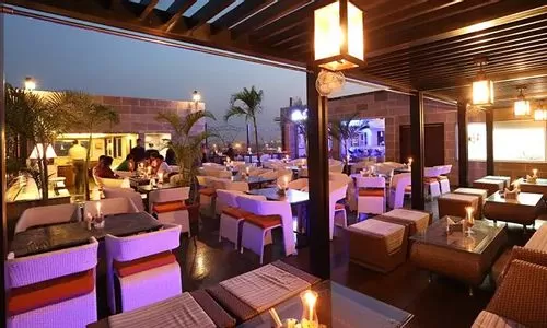 Photo of Blue & Beyond Rooftop RestoBar, Fire Brigade Head Quarter, New Market Area, Dharmatala, Taltala, Kolkata, West Bengal, India by Deya Das