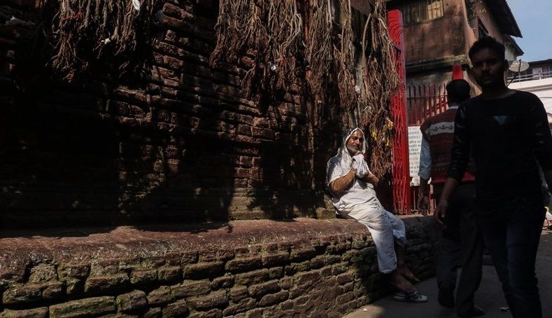 Photo of আহিরীটোলার এই মন্দিরটিতে বুড়োশিবকে বেঁধে রাখা হয় শিকল দিয়ে কিন্তু কেন? by Deya Das