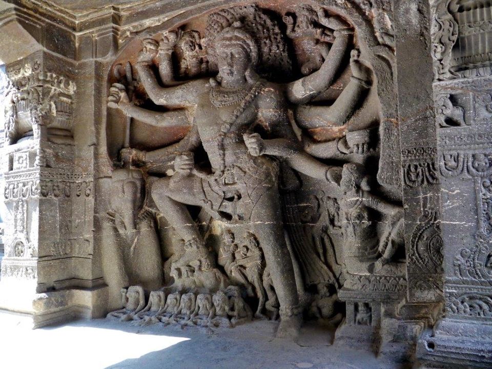 Photo of প্রাচীন শিবমন্দিরের বিস্ময়কর রহস্য - ইলোরার কৈলাস মন্দির... by Deya Das