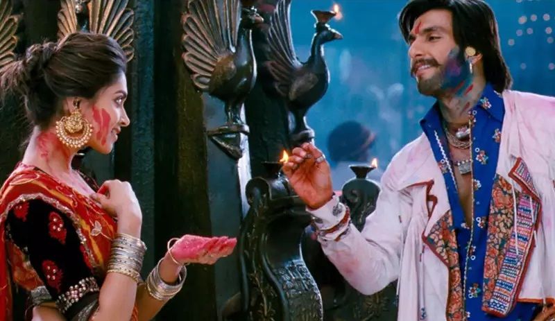 Photo of এই হোলিতে আপনিও মেতে উঠুন হোলি স্পেশাল কিছু গান এবং সিনেমার সঙ্গে... 9/13 by Deya Das