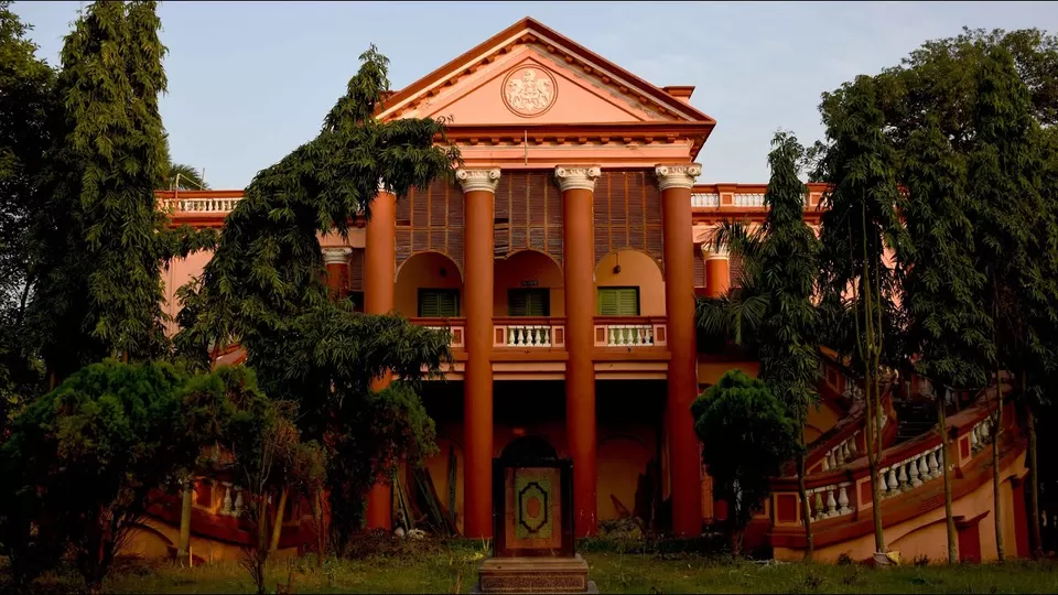 Photo of Burdwan Rajbati, Raiganj, Bardhaman, West Bengal, India by Deya Das