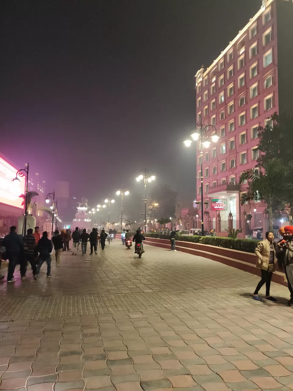 Photo of Golden Temple Road, Katra Ahluwalia, Amritsar, Punjab, India by Confusedwanderer 