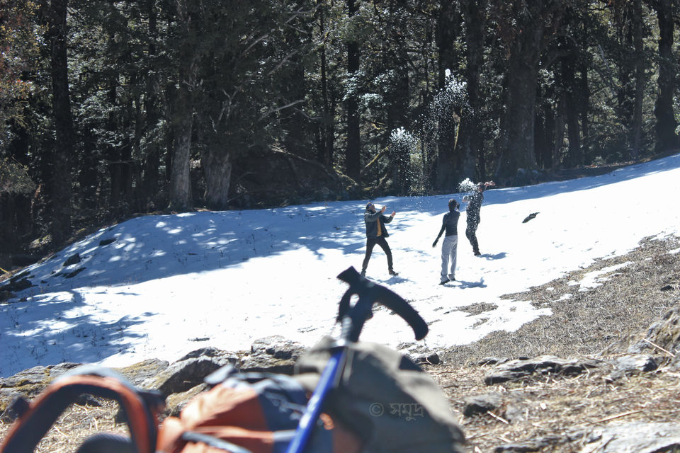 Photo of The warmth of friendship on the snow clad slopes of Kuari Pass by Samudra Sengupta