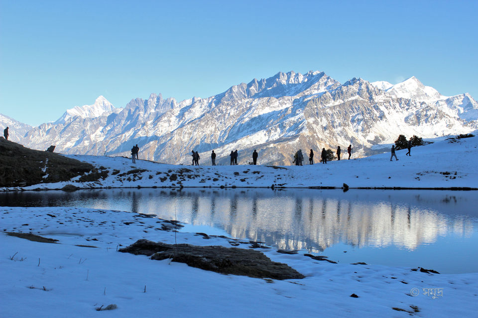 Photo of The warmth of friendship on the snow clad slopes of Kuari Pass by Samudra Sengupta