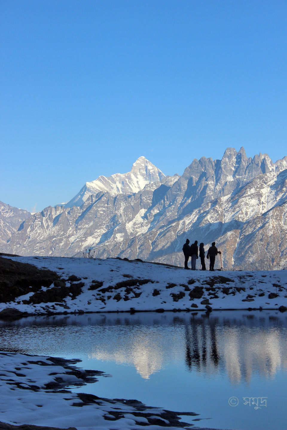 Photo of The warmth of friendship on the snow clad slopes of Kuari Pass by Samudra Sengupta