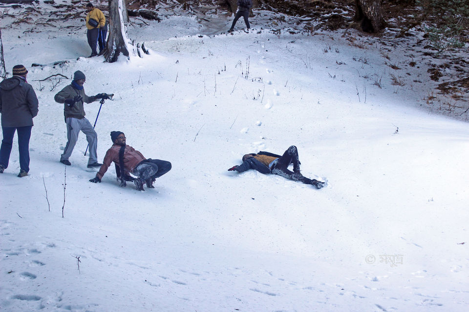 Photo of The warmth of friendship on the snow clad slopes of Kuari Pass by Samudra Sengupta
