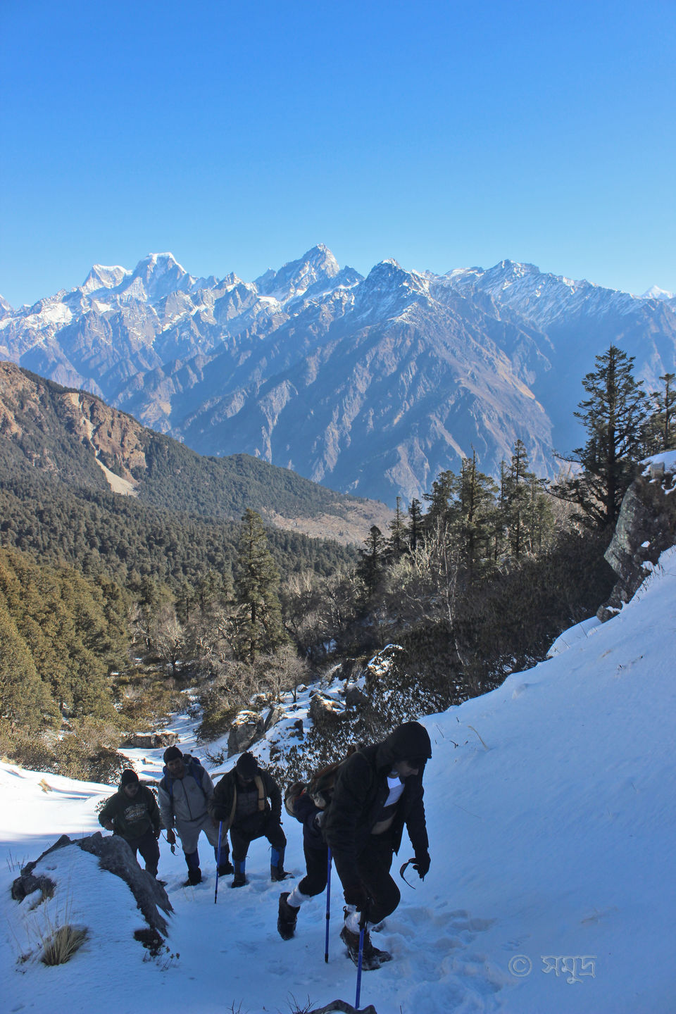 Photo of The warmth of friendship on the snow clad slopes of Kuari Pass by Samudra Sengupta