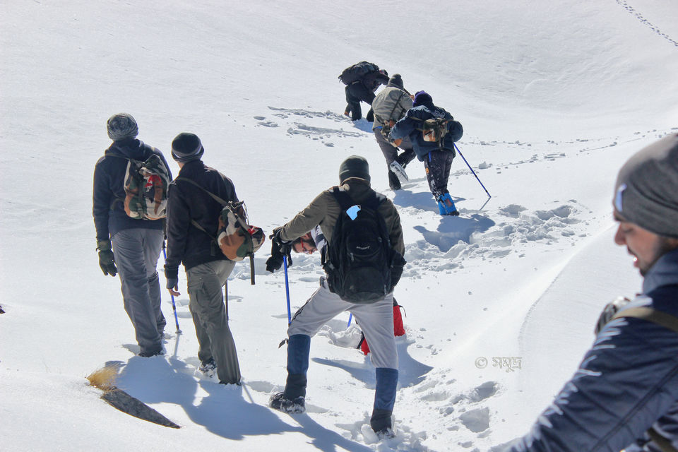 Photo of The warmth of friendship on the snow clad slopes of Kuari Pass by Samudra Sengupta