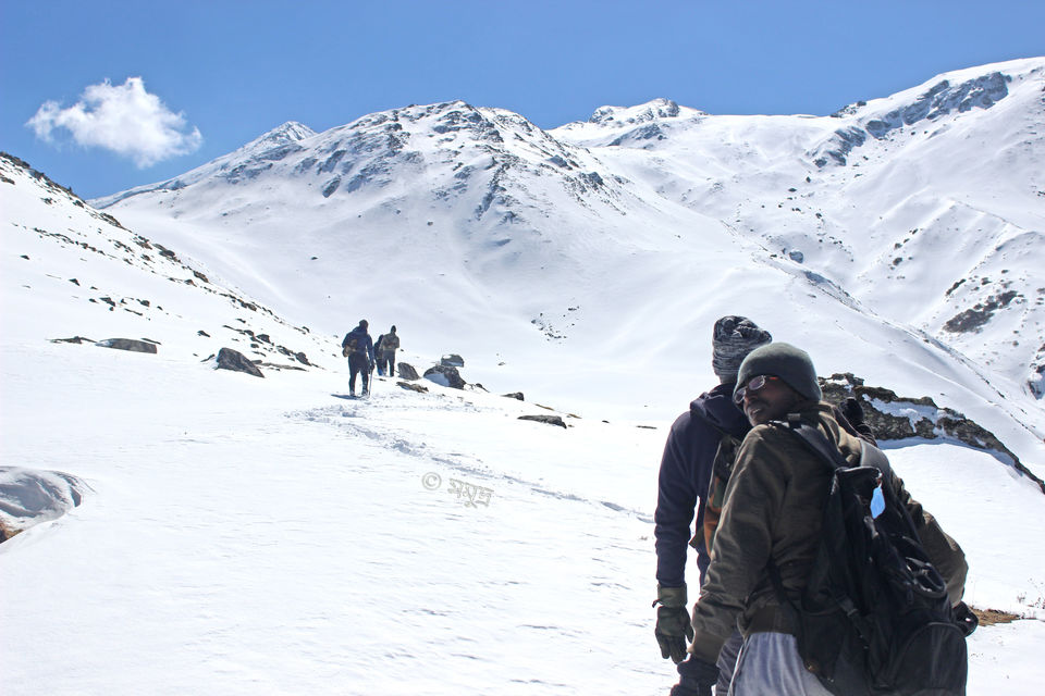 Photo of The warmth of friendship on the snow clad slopes of Kuari Pass by Samudra Sengupta