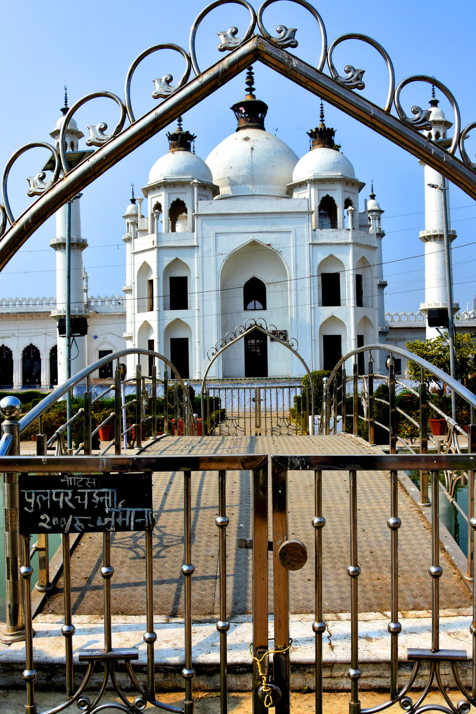 Photo of Chota Imambara, Hussainabad Road, Daulatganj, Lucknow, Uttar Pradesh, India by Aashu Jha