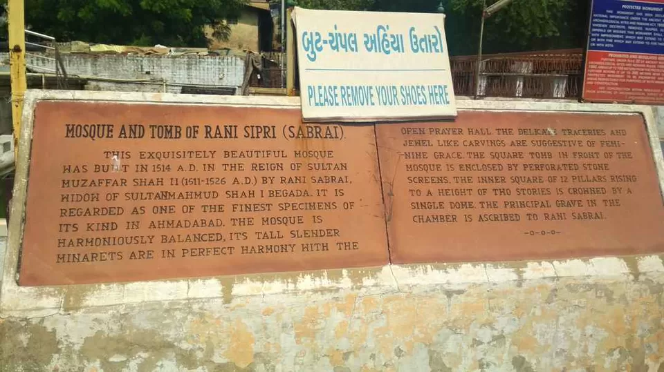 Photo of Rani Sipri Ki Masjid, Astodia Gate Circle, Near Astodia Darwaja, Old City, Raipur, Khadia, Ahmedabad, Gujarat, India by Girish Hiranand