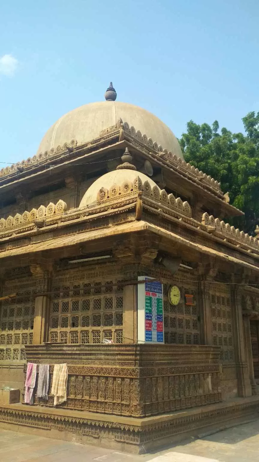 Photo of Rani Sipri Ki Masjid, Astodia Gate Circle, Near Astodia Darwaja, Old City, Raipur, Khadia, Ahmedabad, Gujarat, India by Girish Hiranand