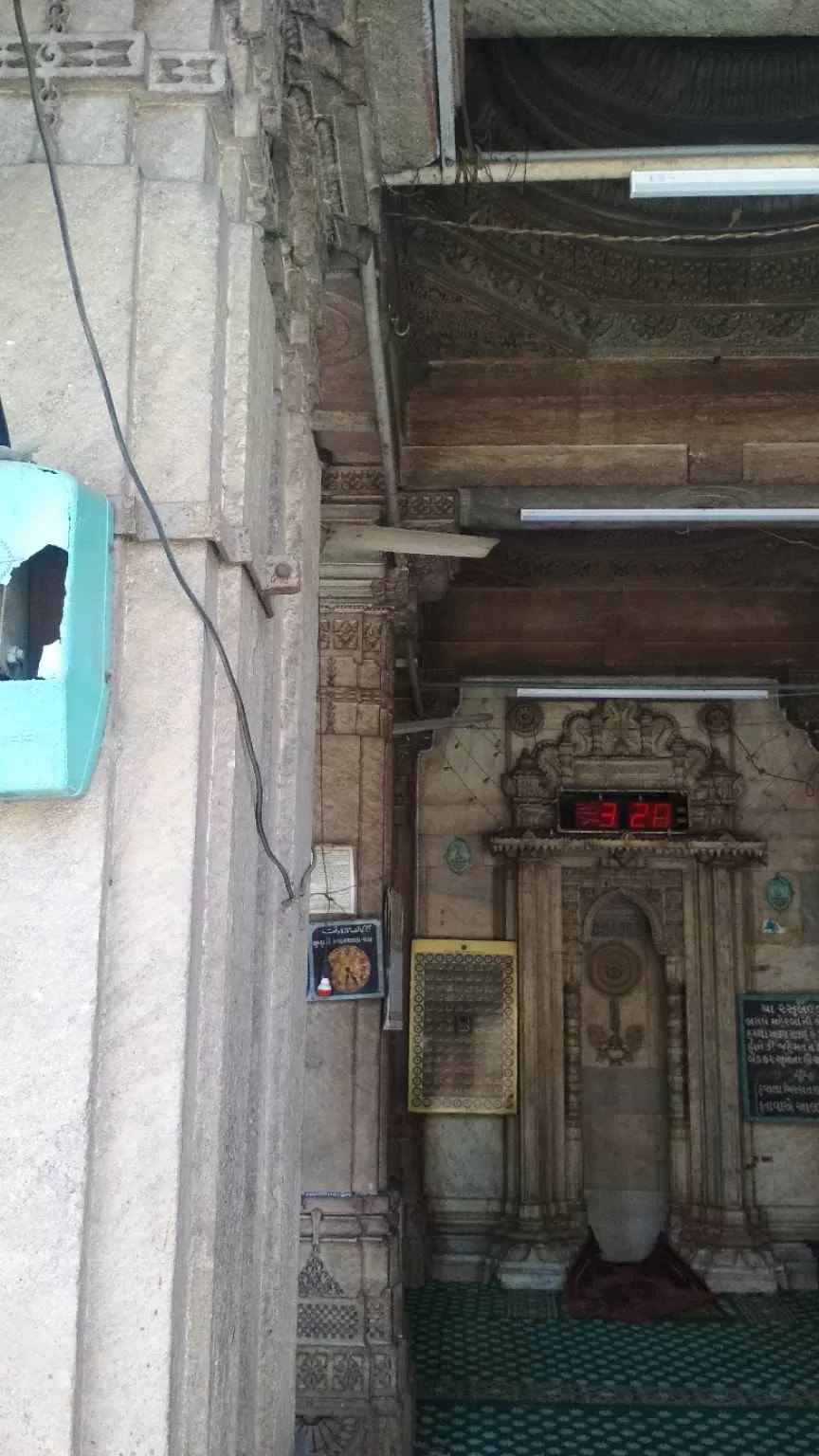Photo of Rani Sipri Ki Masjid, Astodia Gate Circle, Near Astodia Darwaja, Old City, Raipur, Khadia, Ahmedabad, Gujarat, India by Girish Hiranand