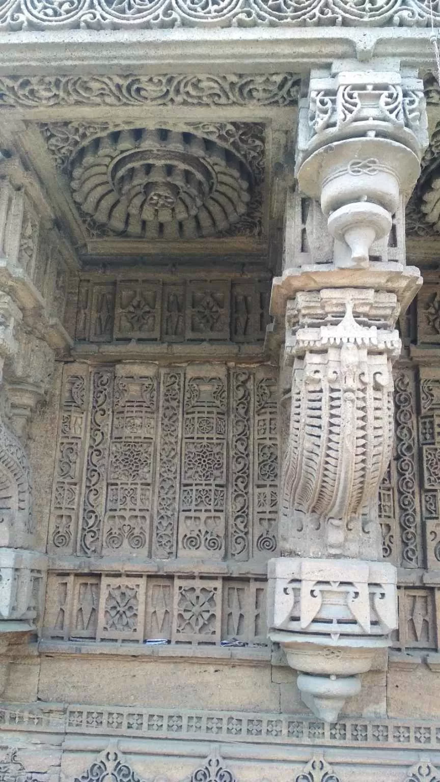 Photo of Rani Sipri Ki Masjid, Astodia Gate Circle, Near Astodia Darwaja, Old City, Raipur, Khadia, Ahmedabad, Gujarat, India by Girish Hiranand