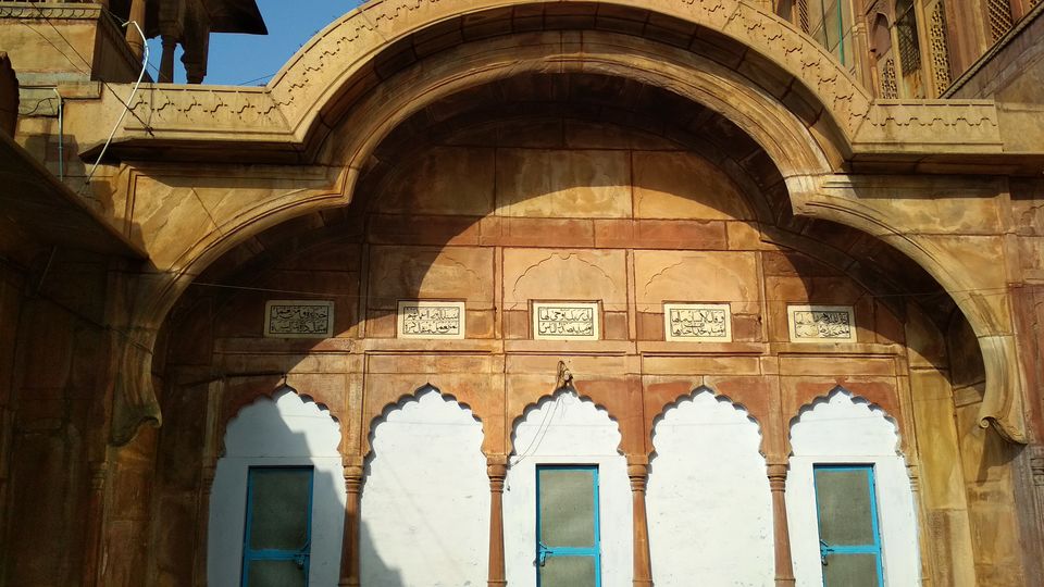 Photo of Taj-ul-Masjid Road, Kohefiza, Bhopal, Madhya Pradesh, India by Girish Hiranand