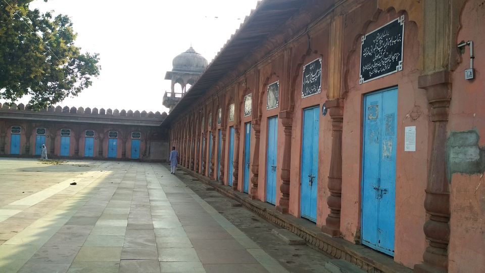 Photo of Taj-ul-Masjid Road, Kohefiza, Bhopal, Madhya Pradesh, India by Girish Hiranand