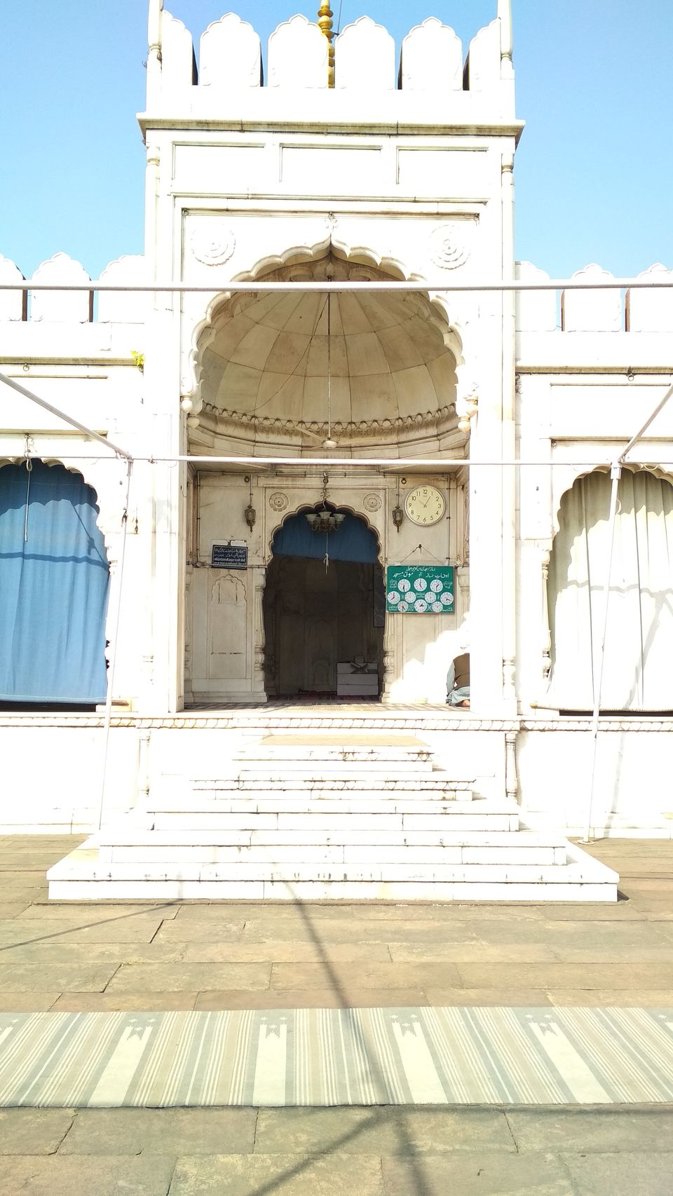 Photo of Moti Masjid, Hawamahal Road, Opposite Moti Masjid, Chowki Talaiya, Talaiya, Bhopal, Madhya Pradesh, India by Girish Hiranand