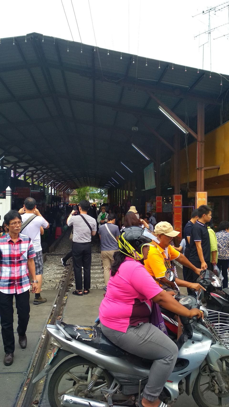 Photo of Your Guide from MaeKlong Railway Market to Bangkok by Train-Ferry-Bus, all less than 50 Thai Baht ! by Girish Hiranand