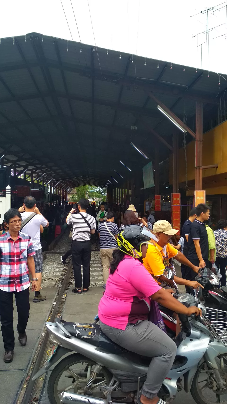 Photo of Your Guide from MaeKlong Railway Market to Bangkok by Train-Ferry-Bus, all less than 50 Thai Baht ! by Girish Hiranand