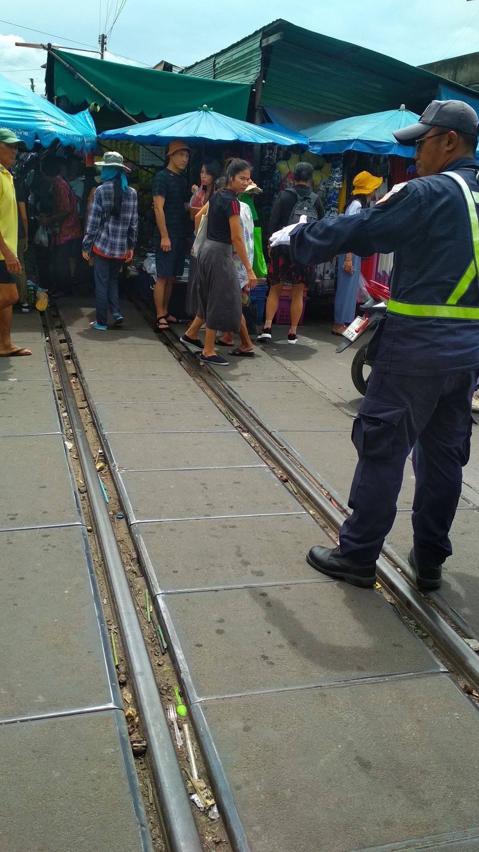 Photo of Your Guide from MaeKlong Railway Market to Bangkok by Train-Ferry-Bus, all less than 50 Thai Baht ! by Girish Hiranand