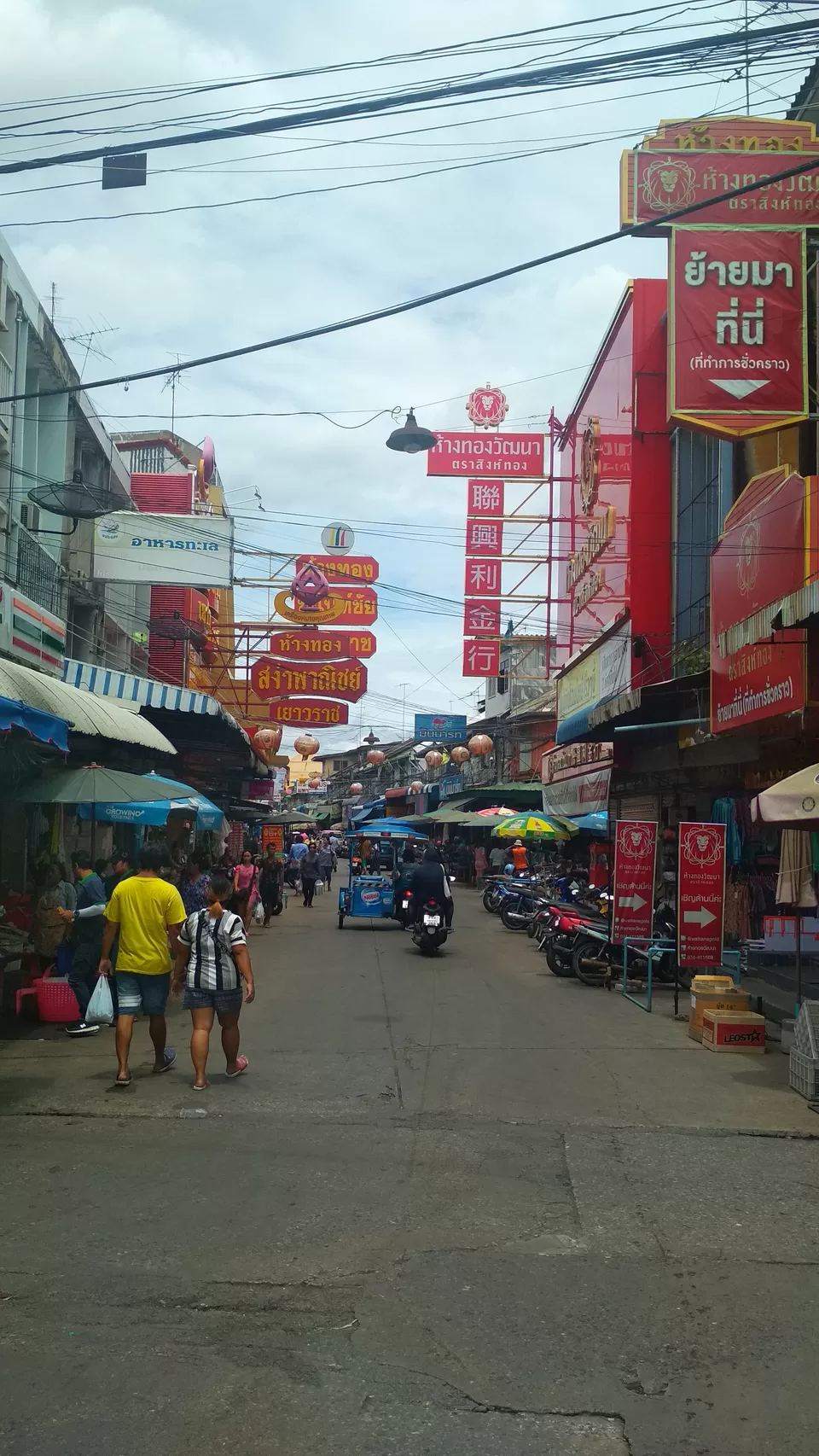 Photo of Maha Chai Market, Sukhaphiban Alley, Mahachai, Mueang Samut Sakhon District, Samut Sakhon, Thailand by Girish Hiranand