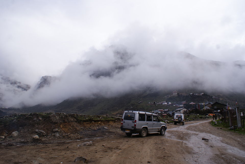 Photo of Clouds consealing the mountains.. by Subhrajyoti Parida