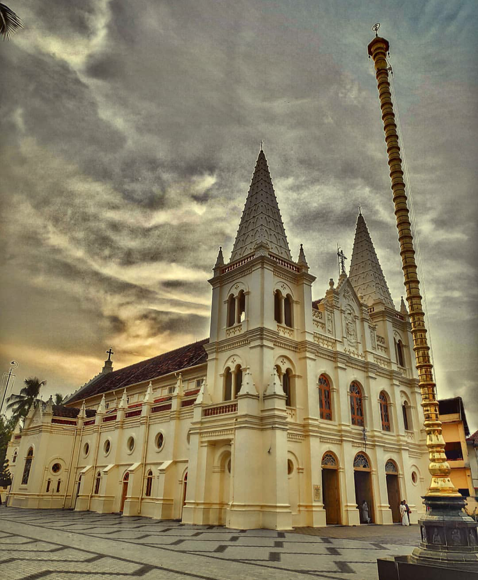 Photo of Santa Cruz Cathedral Basilica, Bastian Street, Fort Nagar, Fort Kochi, Kochi, Kerala, India by Shireena Jose