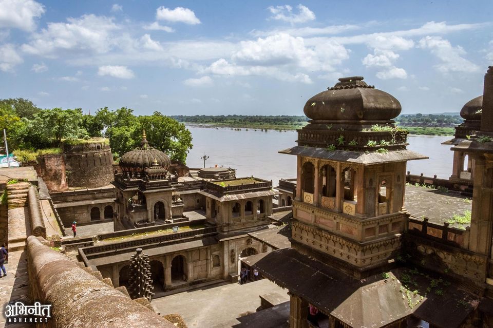 Photo of Got a weekend to spend in Madhya Pradesh? Head to Mandu and Maheshwar this time. by Juhi Gautam