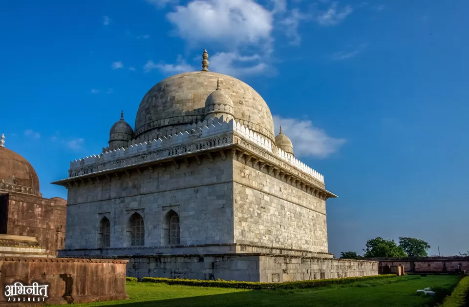 Photo of Hoshang Shah’s Tomb, Jahaj Mahal Internal Road, Mandu, Mandav, Madhya Pradesh, India by Juhi Gautam