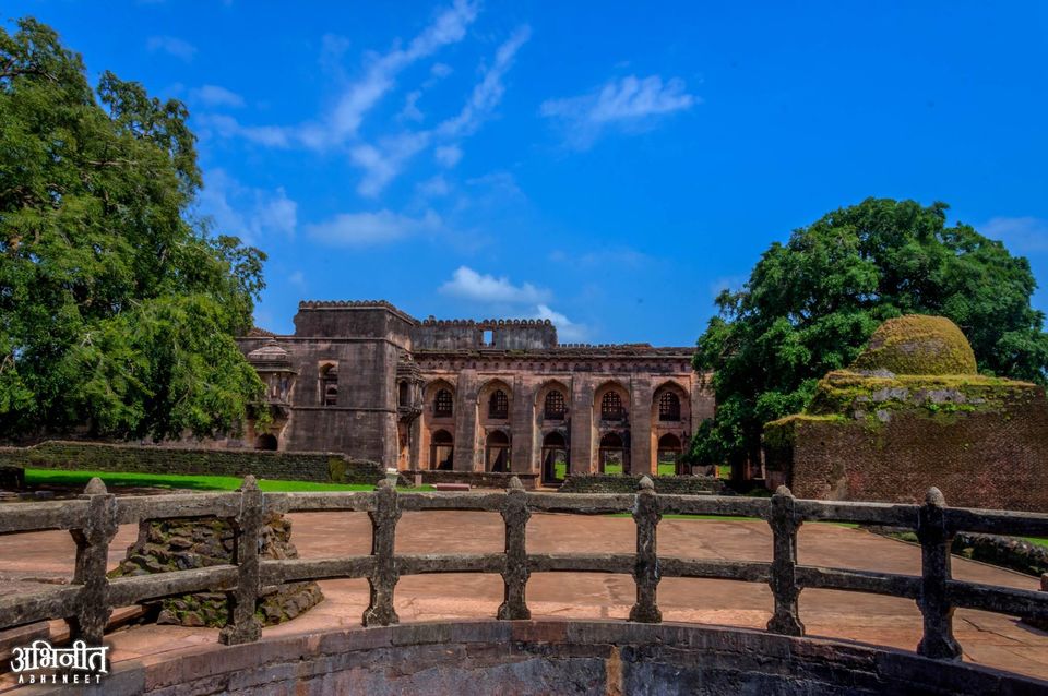 Photo of Got a weekend to spend in Madhya Pradesh? Head to Mandu and Maheshwar this time. by Juhi Gautam