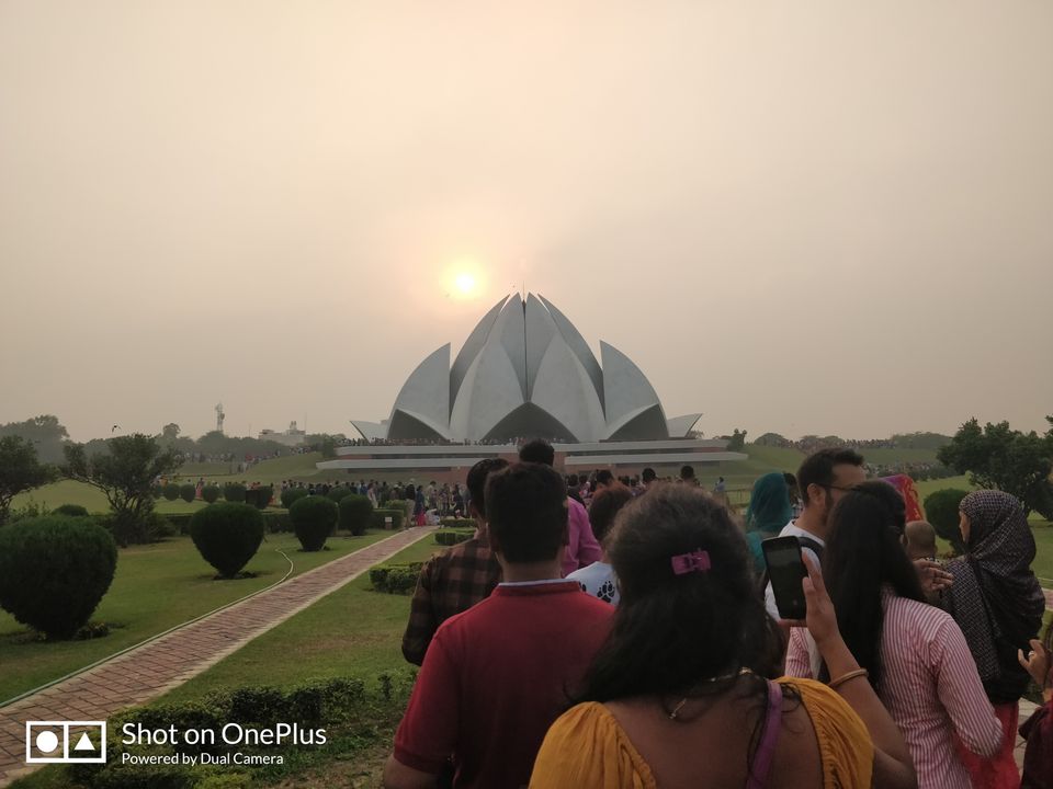 Photo of Lotus Temple, Lotus Temple Road, Bahapur, Shambhu Dayal Bagh, Kalkaji, New Delhi, Delhi, India by Aman jain