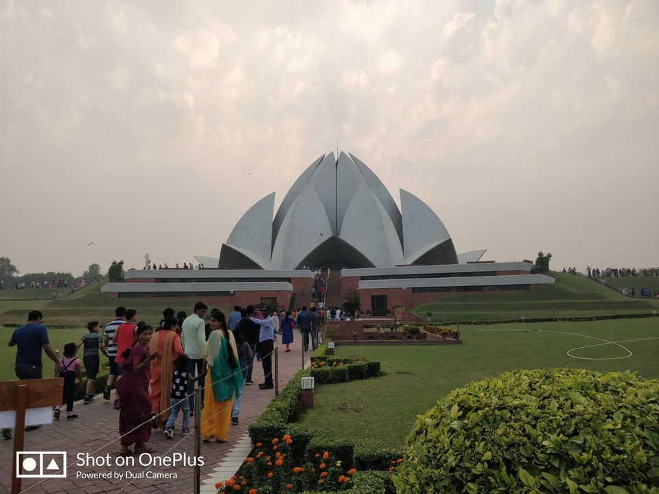 Photo of Lotus Temple, Lotus Temple Road, Bahapur, Shambhu Dayal Bagh, Kalkaji, New Delhi, Delhi, India by Aman jain