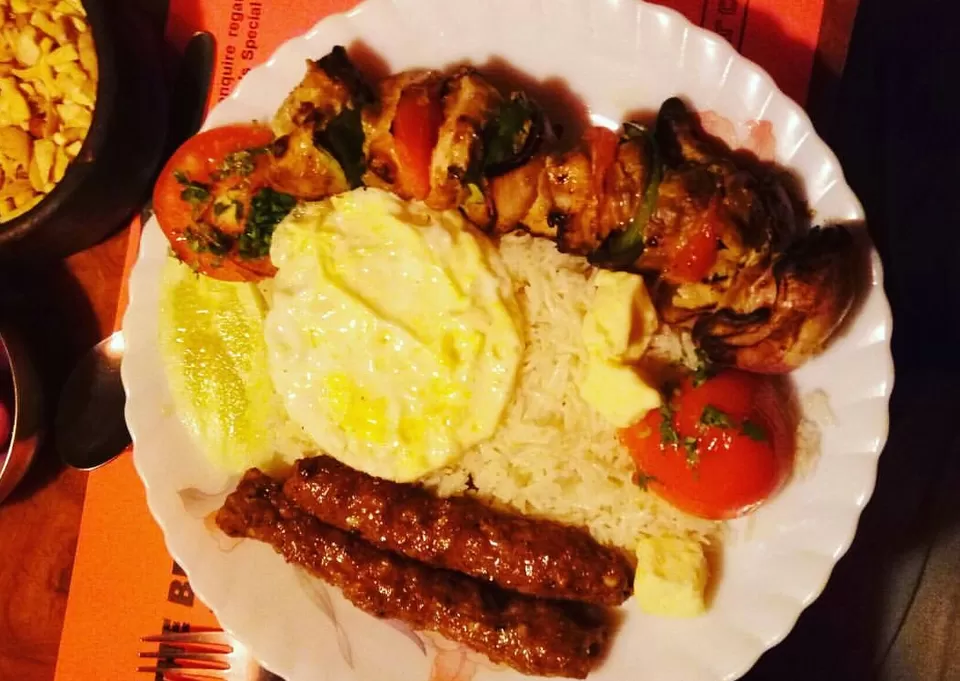 Photo of Kolkata, West Bengal, India by Vinay Chelwani