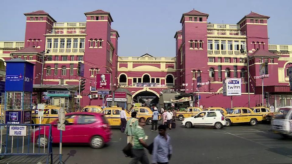 Photo of Howrah Railway Station, Howrah, West Bengal, India by Kabira Speaking