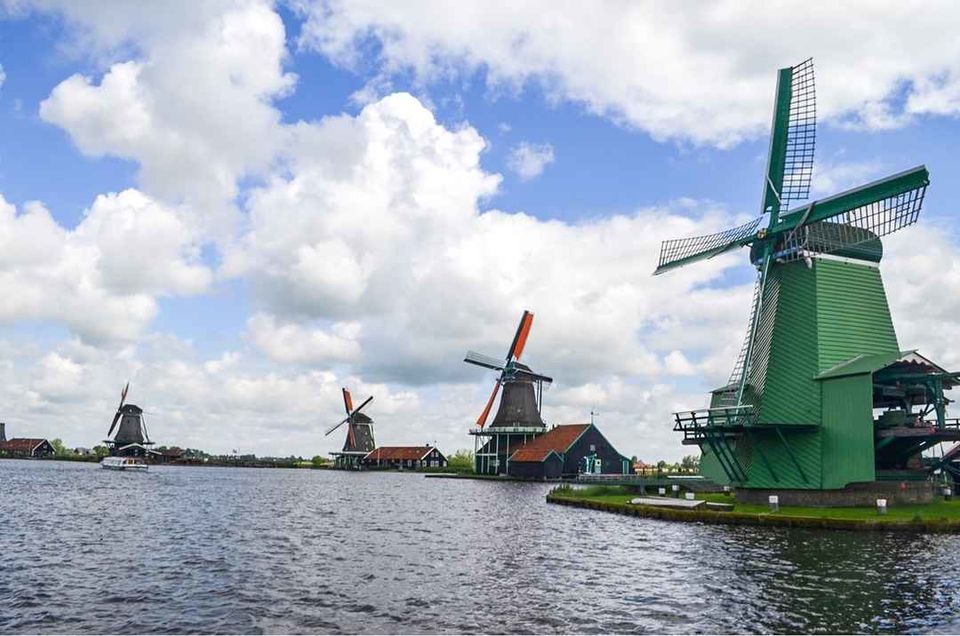 Photo of Netherlands: Day Trip to Zaanse Schans, Zaandam, Edam and Volendam by Beantowntraveller