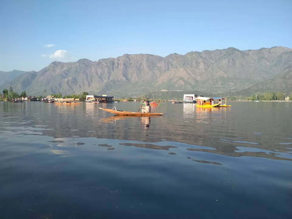 Photo of Dal Lake, Srinagar by Tanushree Jain