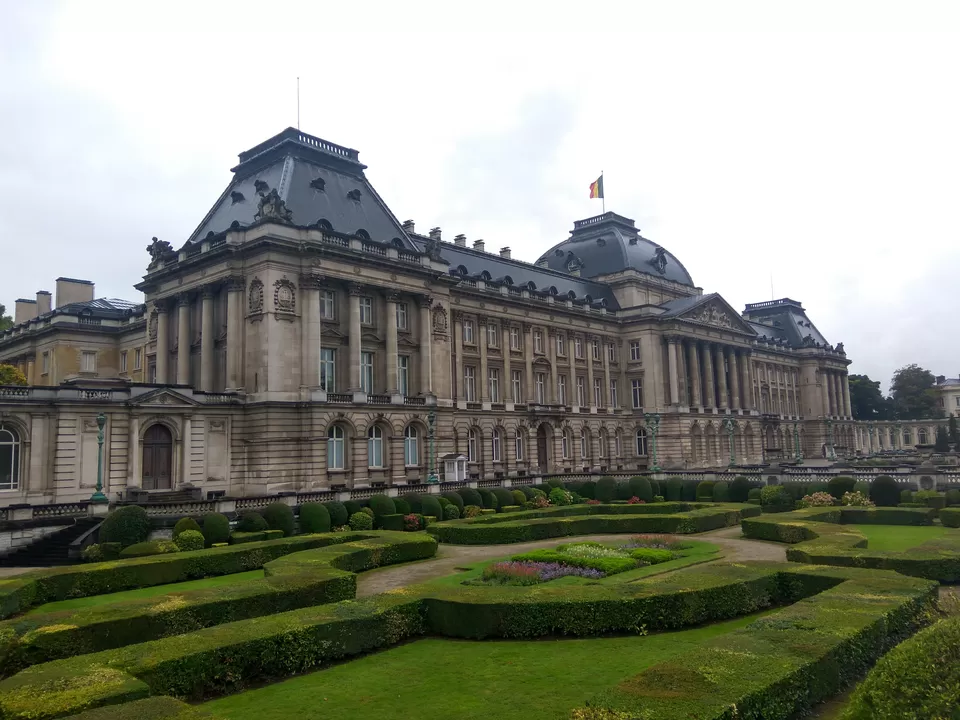Photo of Royal Palace of Brussels, Rue Brederode, Brussels, Belgium by Tanushree Jain