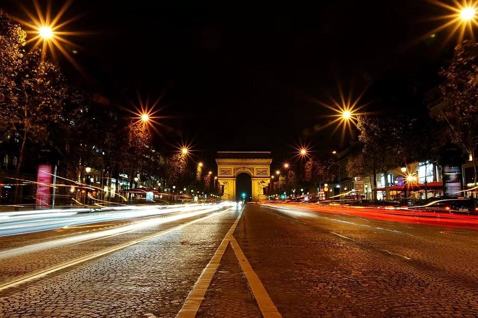 Photo of Arc de Triomphe, Place Charles de Gaulle, Paris, France by Family on the wheels