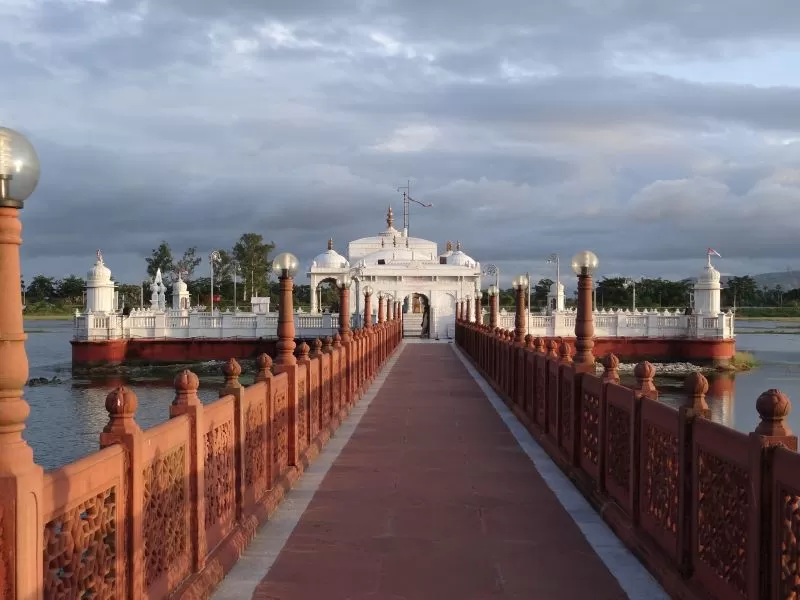 Photo of Jal Mandir, Pawapuri Jal Mandir Road, Pavapuri, Bihar, India by Samarth Arora