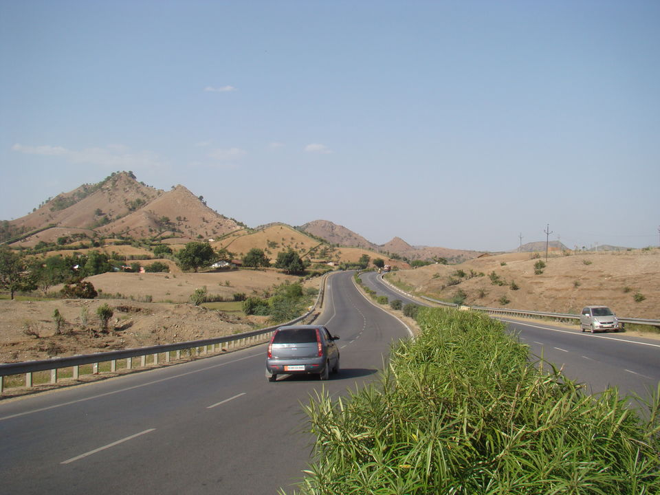 Photo of 10 Scenic Bus Rides in India That Would Make You Dump a Boring Flight on Your Next Trip! 6/10 by Samarth Arora