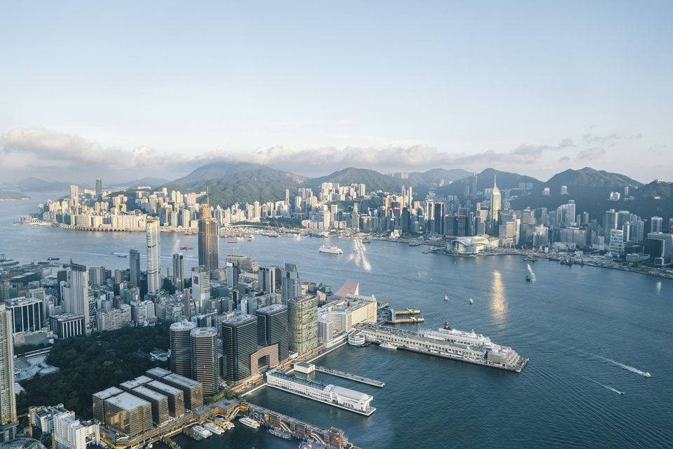 Photo of Here's How Choosing the Right Flight to Hong Kong Can Elevate Your Experience by Samarth Arora