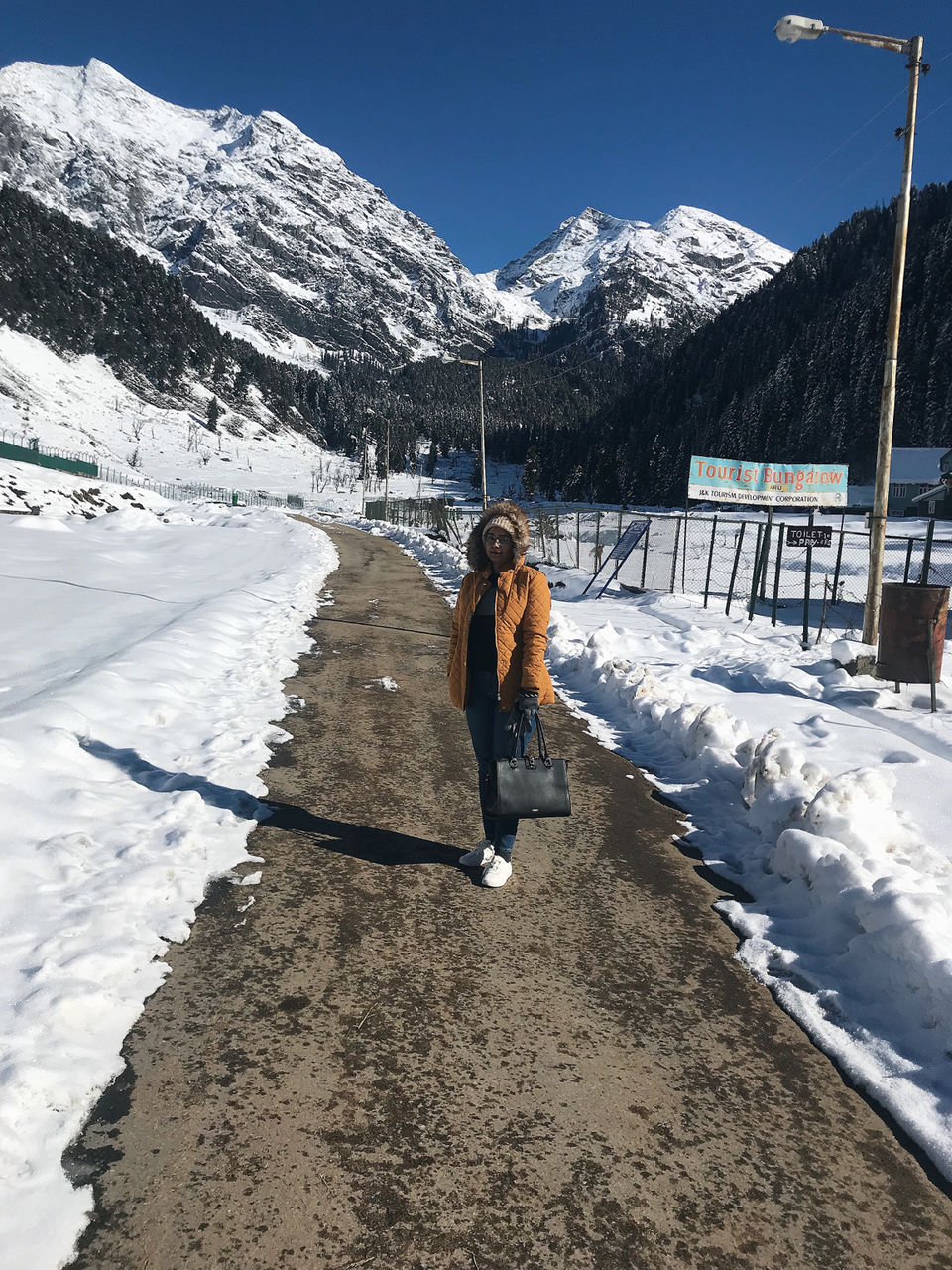Photo of Kashmir: An Experience of a Lifetime by Harpreet Kaur