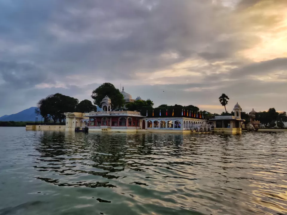 Photo of Lake Pichola, Pichola, Udaipur, Rajasthan by Pradeepa Muthukumar
