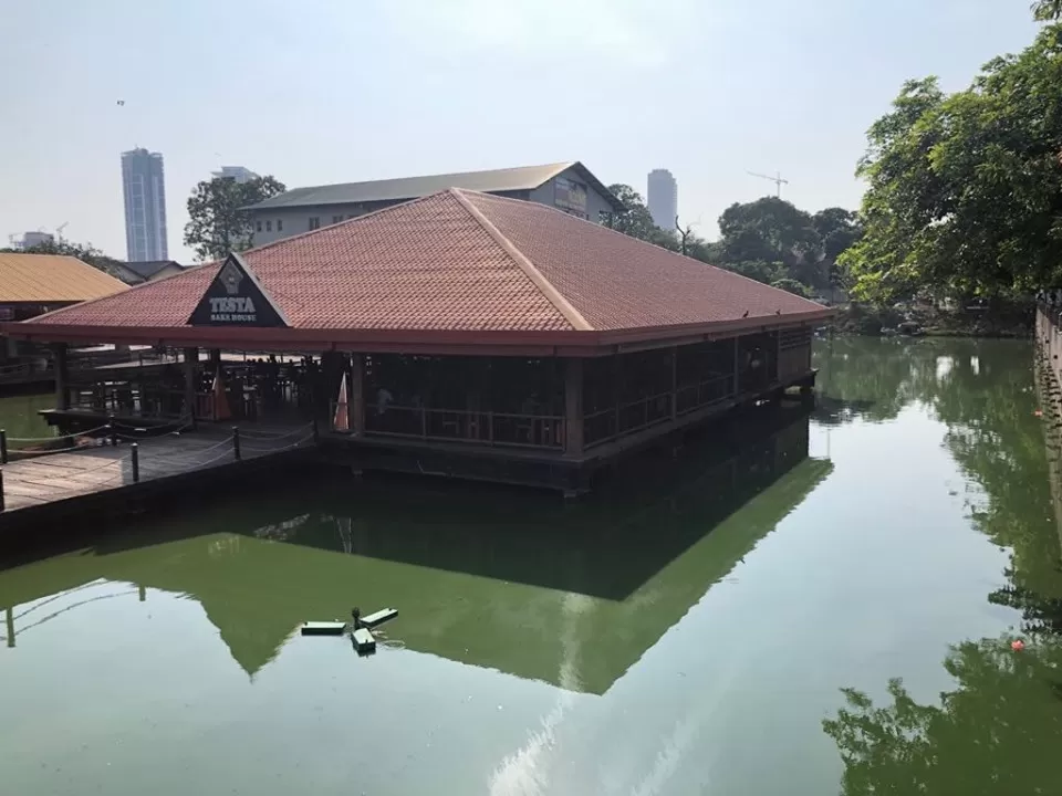 Photo of Pettah Floating Market, West East Bastian Mawatha, Colombo, Sri Lanka by Mayank Singhal